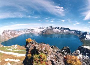   Månen över Baekdu-berget – En Skålfull Lycka och Ensamhet i Goryeo