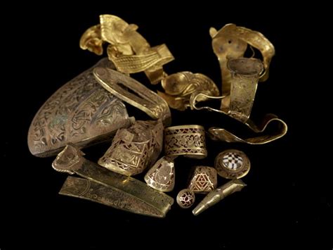 Den mystiska The Staffordshire Hoard - En skatt av guld och silver från 700-talet!