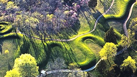  The Serpent Mound! En Monumental Upptäckt av Gammalt Amerikanskt Kunskaper