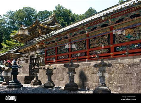 Tōshō-gū Shrine Panels: Enchanting Depictions of Nature and Divine Grace!